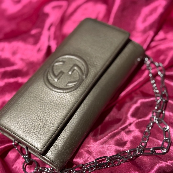Gucci Silver Clutch with Embossed Logo - Picture 2 of 5